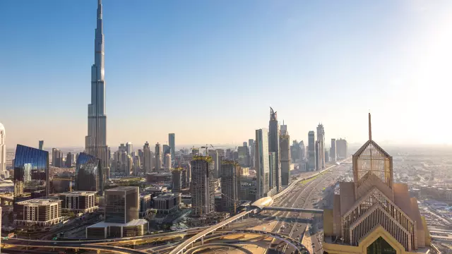 جولة دبي الحديثة مع رحلة بحرية (دليل يتحدث الروسية)