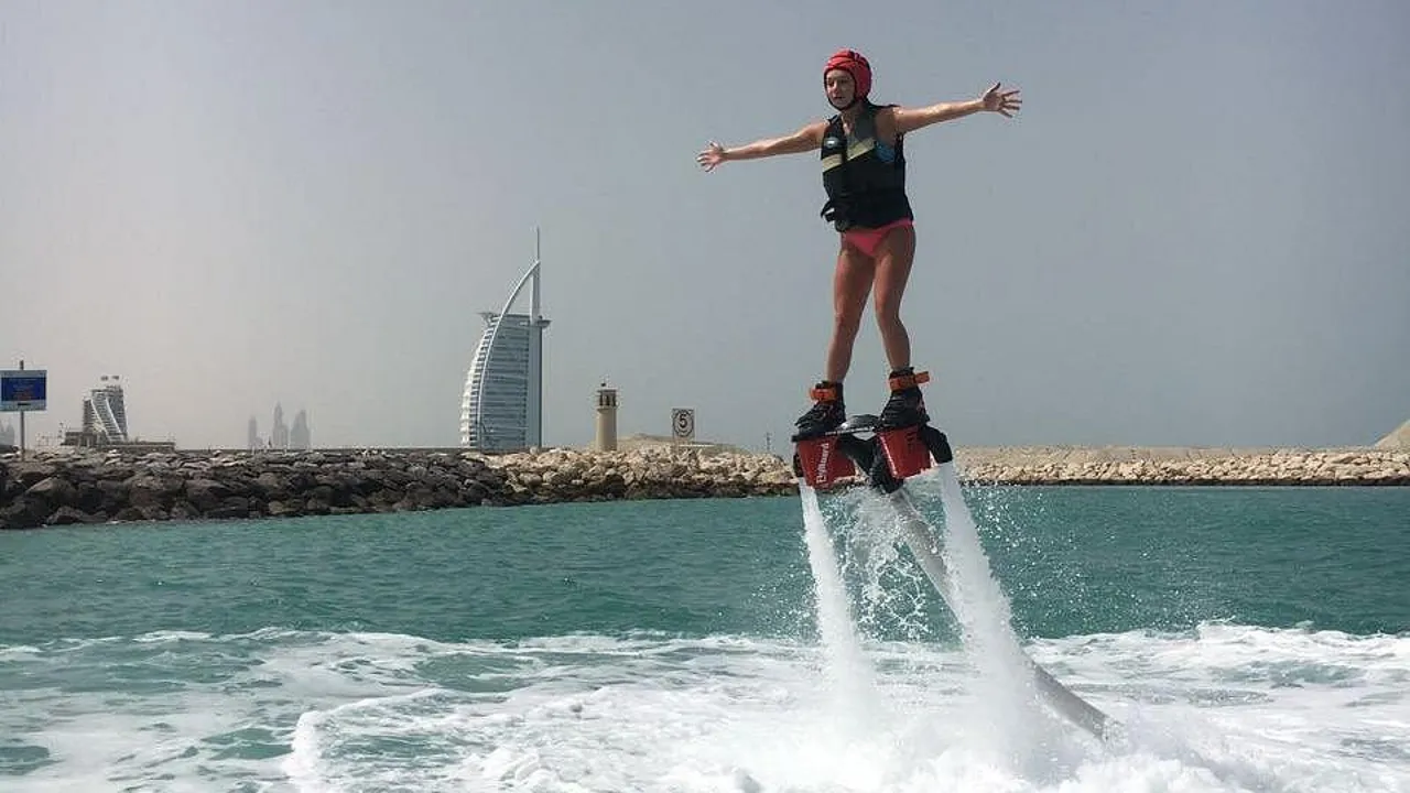 الفلاي بورد عند برج العرب — صورة ٢