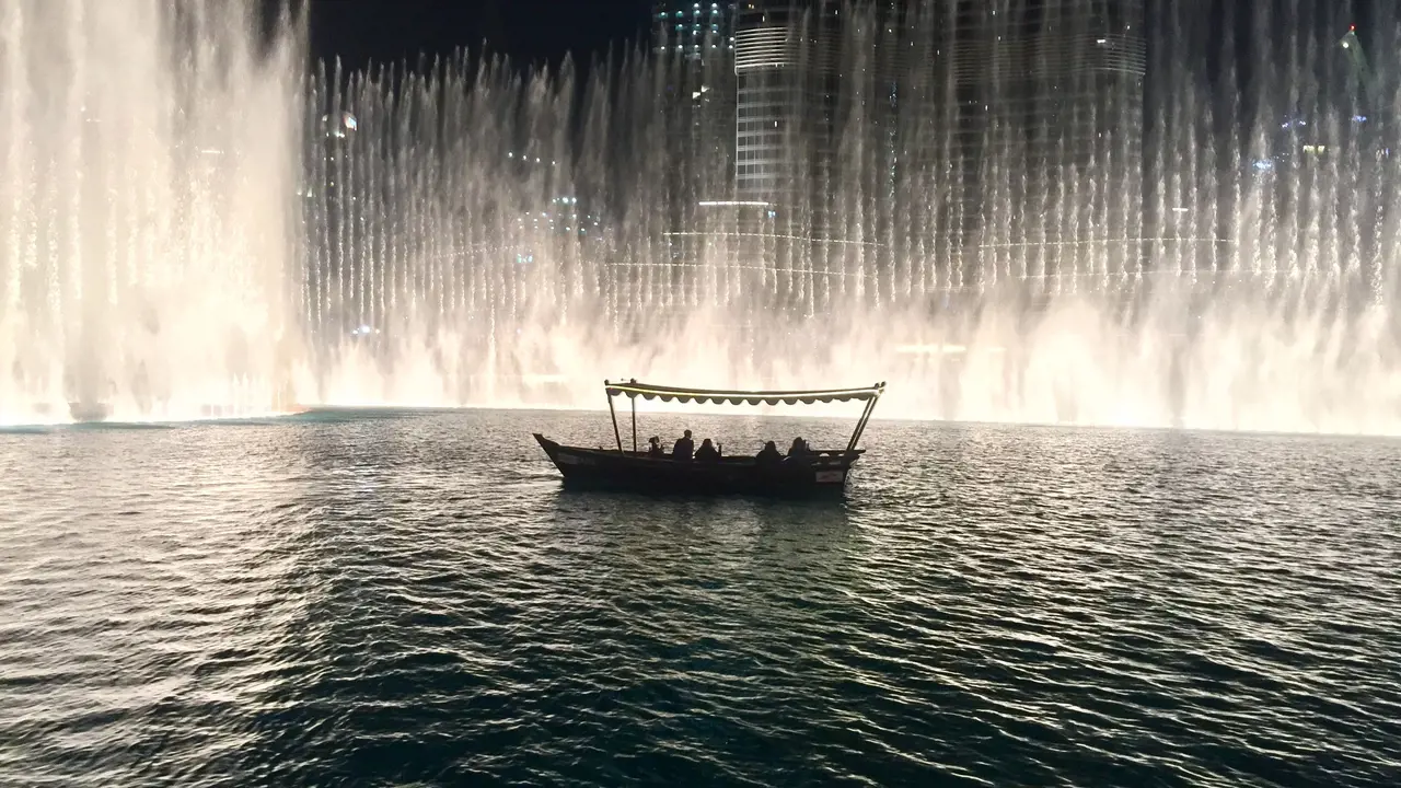 جولة بحيرة دبي مول والنافورة — صورة ٢